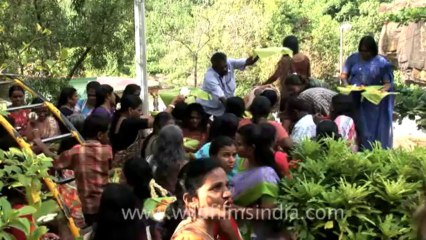 Kerala-hdv-133-5-people gathering