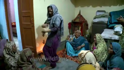 Diwali-Fatehpuri Beri-Women singing-12