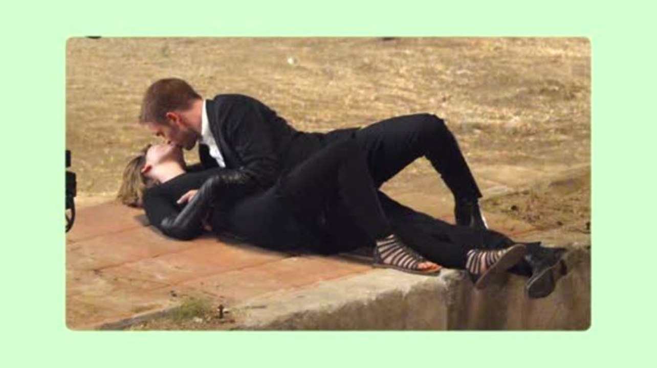 Liebeszene zwischen Pattinson und Wasikowska