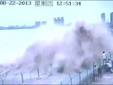Olas gigantes impactan costas de China a causa del tifón 