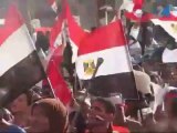 محمد منير يغني لمتظاهري ميدان التحرير