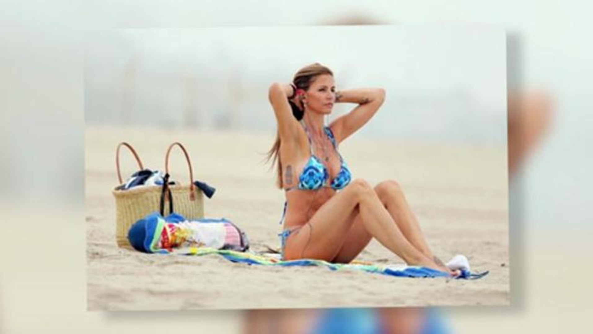 Charisma Carpenter Stuns In A Bikini - video Dailymotion