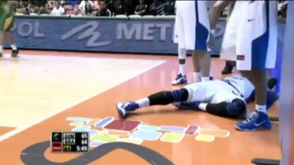 Jack Martinez crashes against advertising boards