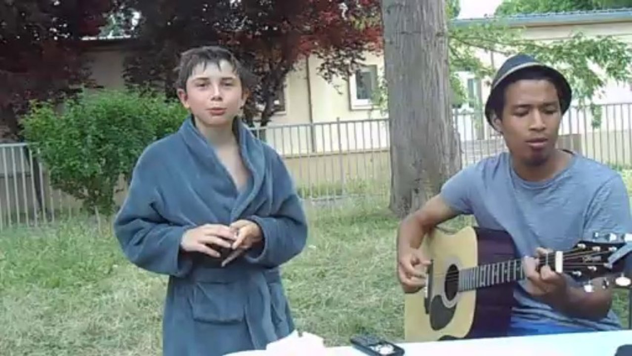 matteo et mono chante attention aux pirates