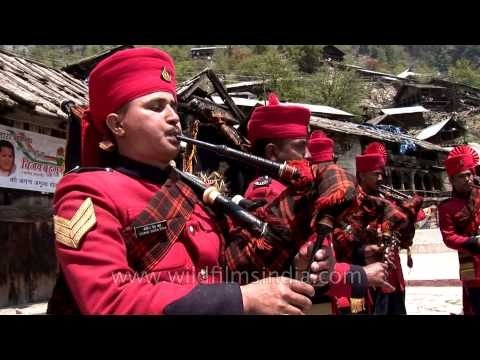 'Om Jai Jagdish Hare' played by Garhwal Rifles at Gangotri temple!