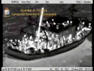 Siracusa - Sbarcati 125 immigrati, anche bambini (23.08.13)