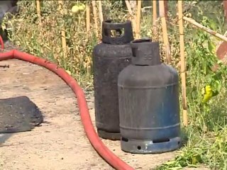 Αναστάτωση από φωτιά σε αποθήκη με φιάλες υγραερίου