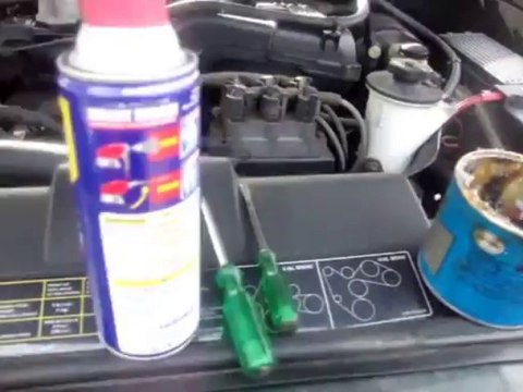 Cómo Cambiar la bombilla del faro delantero Autos Camionetas