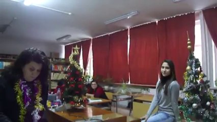 Petia ot klub muzika pee za Koleda