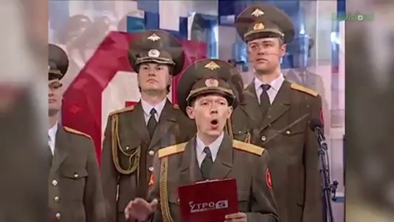 Jobs vs. Gates, Worst Biopics, Soldiers Sing Adele and Crazy Wedding - Annie's Bits
