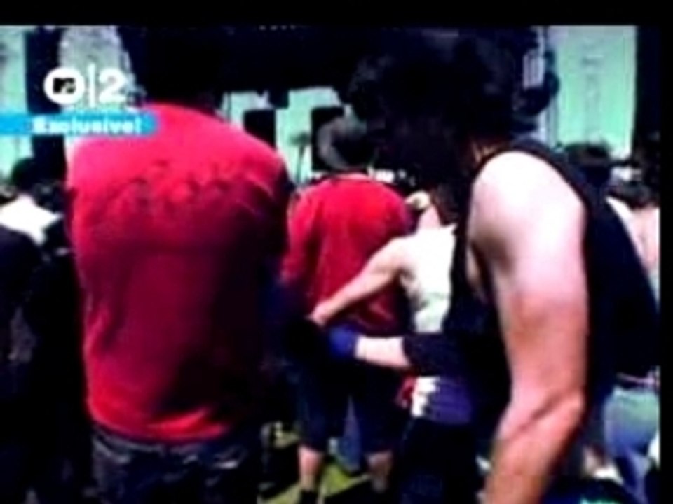 Red Hot Chili Peppers - Universally Spea