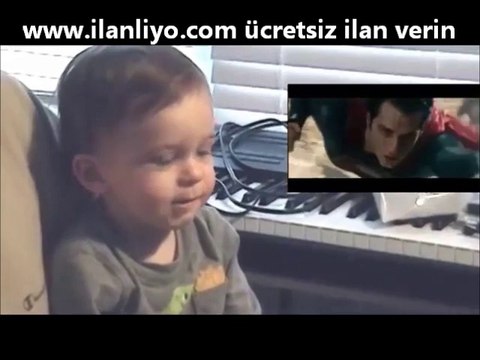 Superman İzlerken Kendinden Geçen Bebek