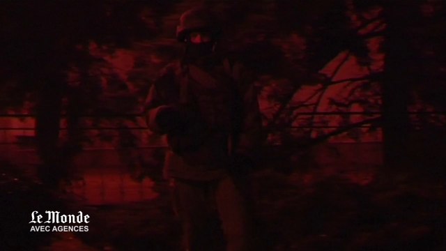 Ukraine : des hommes armés patrouillent dans un aéroport de Crimée