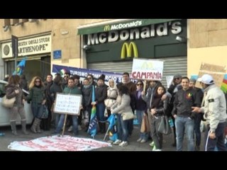 Napoli - Mc Donald's conferma licenziamenti, addetti in piazza (27.02.14)