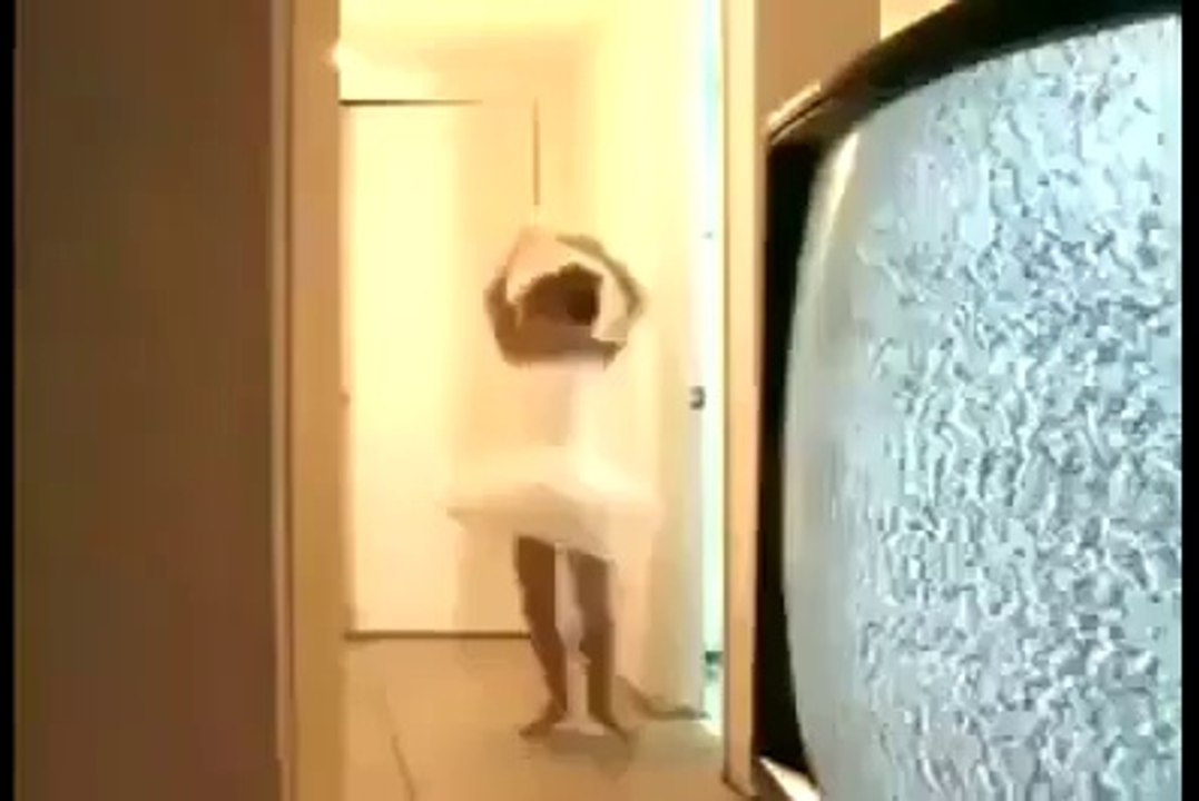 Scary Girls Dance