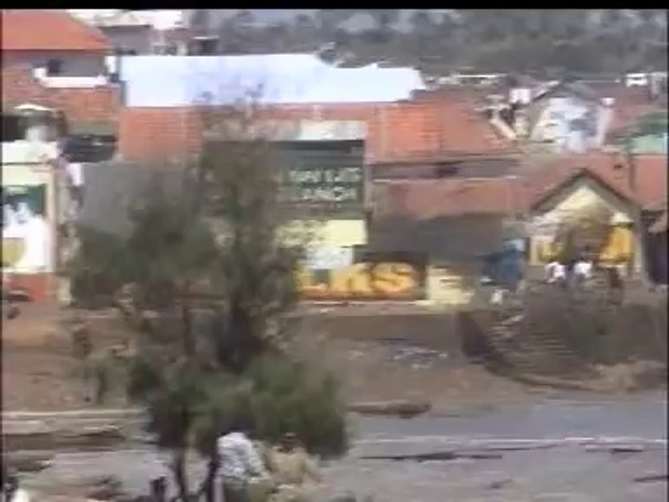 Tsunami at Kanyakumari, Tamil Nadu, India, Boxing Day 2004  video 2