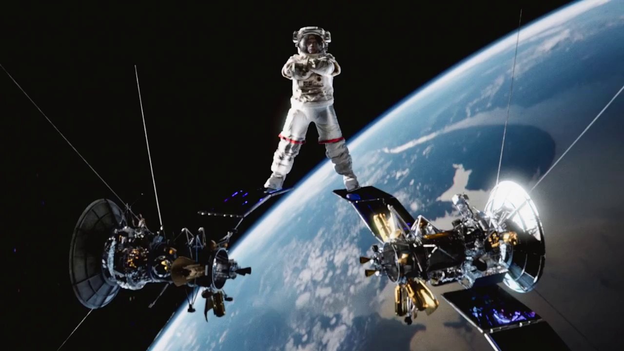 Van Damme fait un Split dans l'espace - Parodie de la pub Volvo Truck!