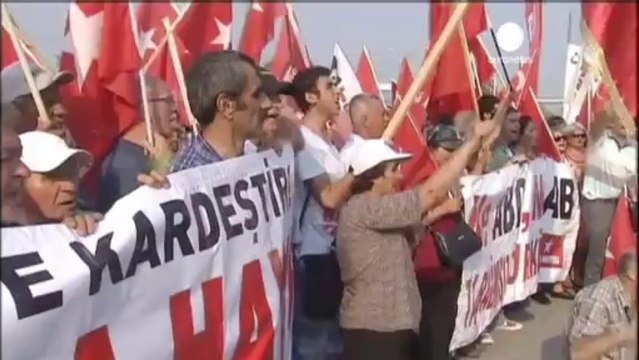Savaş karşıtları meydanlara indi
