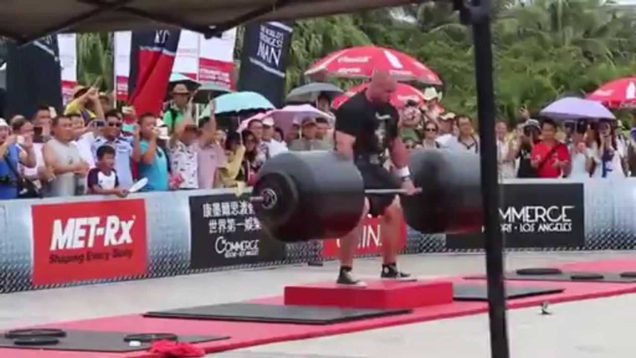 Strongman Lifts 442.5KG at Chinese Contest