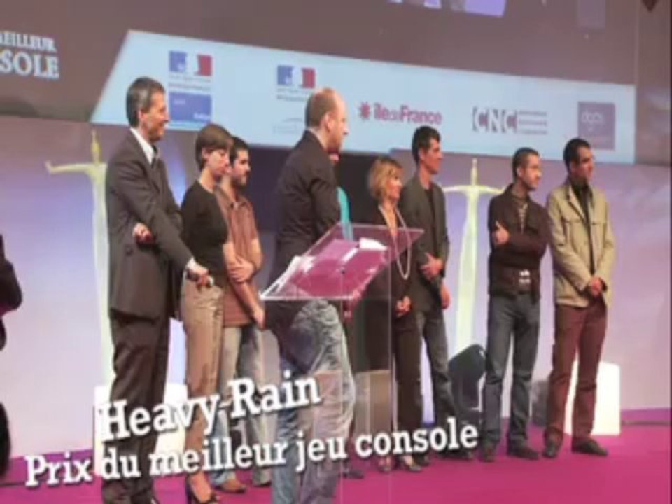 Frédéric Mitterrand remet le prix de la Création française du Jeu vidéo 2010
