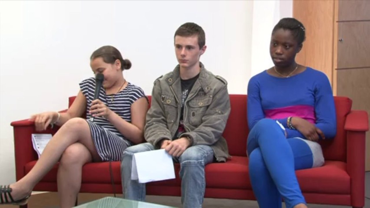 Stéphane Troussel évoque les sports et les loisirs en Seine-Saint-Denis face aux jeunes rédacs' chef du magazine