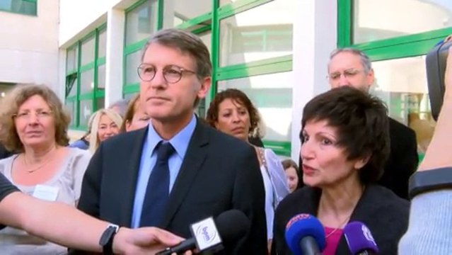 [ARCHIVE] Fournitures scolaires : Vincent Peillon et Dominique Bertinotti à Mantes-La-Jolie