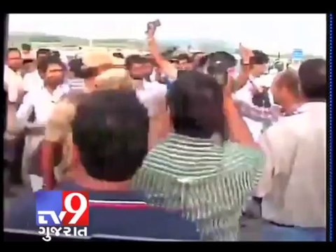 Tv9 Gujarat - Asaram bapu's followers misbehave with media at Bhopal airport
