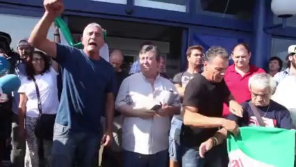 Espagne: des militants de gauche jouent les Robin des bois