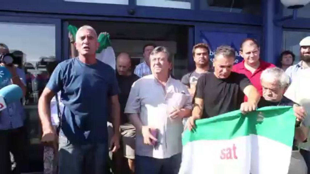 Spanish 'Robin Hood' band nabs school supplies