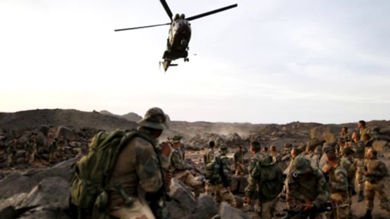 Série photo #5 - Kenzo Tribouillard (AFP) : "C'est l'hélicoptère du salut. Celui qui apporte l'eau"