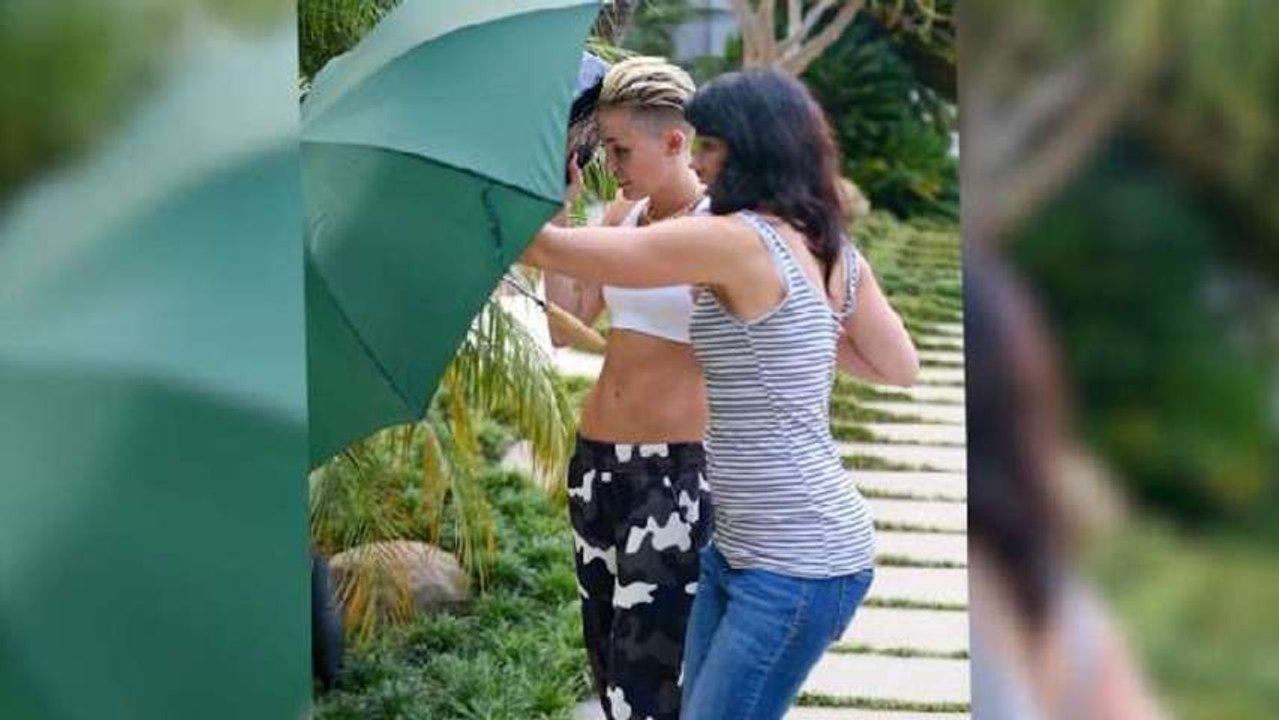 Miley Cyrus Wears Another Risky Outfit