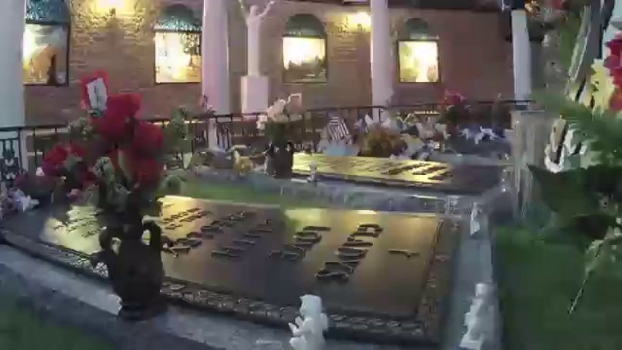 Elvis Week 2013  Meditation Garden Time-Lapse