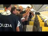 Napoli - L'arresto del latitante Manuel Brunetti in aereo (30.08.13)