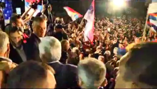 İnsanlığa karşı suç işleyen Sırp, kahraman gibi karşılandı