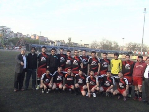 YUKARI YENİKÖY FUTBOL TAKIMI VE YÖNETİCİLERİ