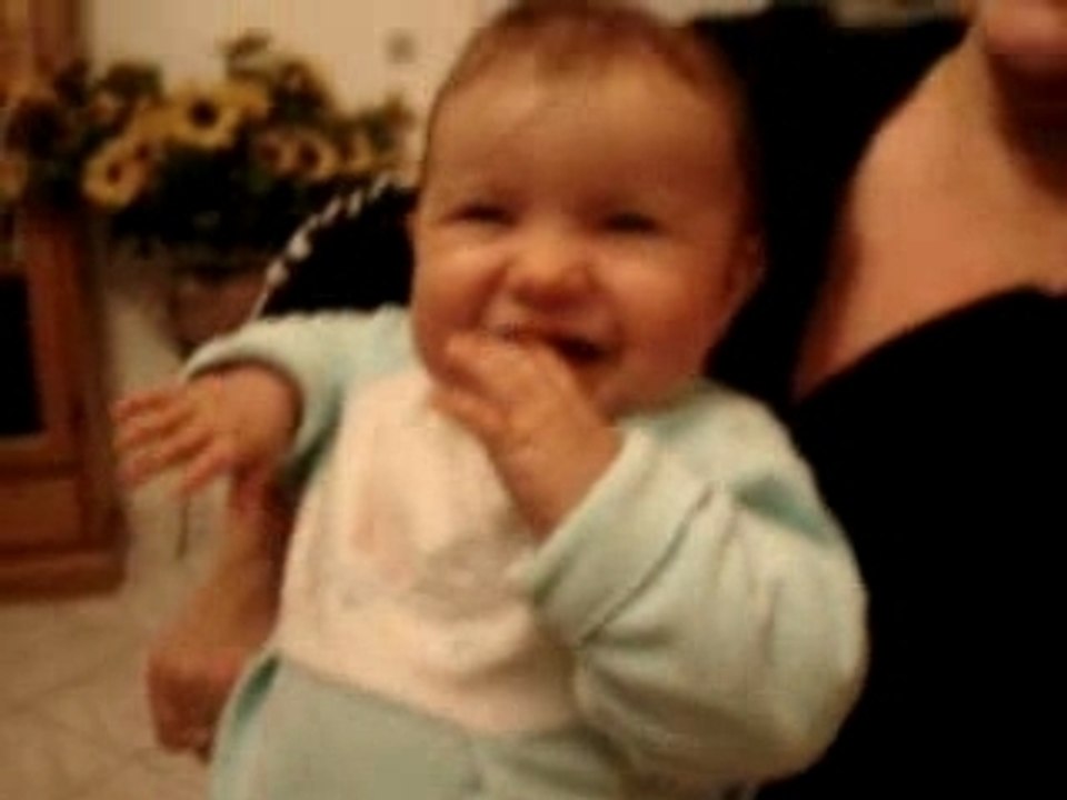 Manon éclatée de rire