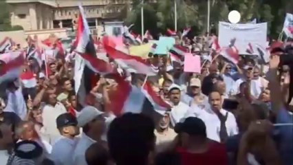 Irak'ta milletvekili maaşları protesto edildi