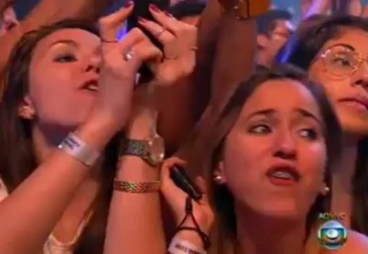 Luan cantando no Criança Esperança 2013.