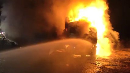 BROYE : Un poids-lourd chargé de fourrage en feu