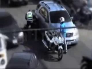 Yol ortasında polisi böyle öldürdüler