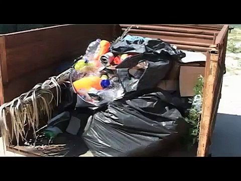 Napoli - Cavalli ad Agnano, ignorato lo stop dell'Asl (31.08.13)