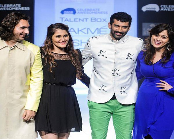 Aditya Roy Kapoor Walks The Ramp For Barkha & Sonzal @ LFW
