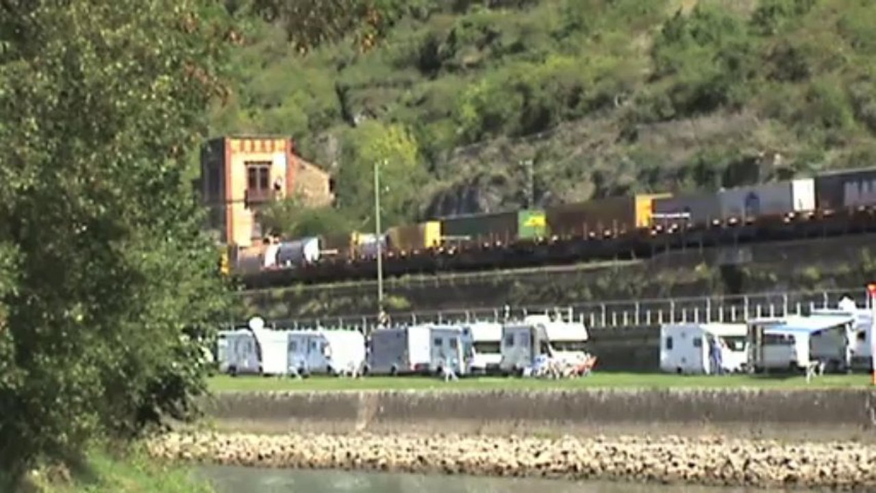 Loreley Nordportale rechtsrheinischer Umleiterverkehr und ein verrückter Tonnenleger