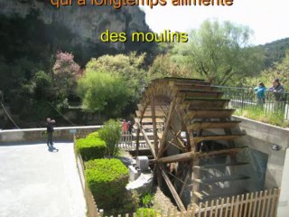 Deux minutes vers la source de la Sorgue à Fontaine-de-Vaucluse (de @LOUISON...)