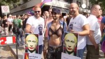 Germania: manifestazione contro la legge russa anti-gay,...