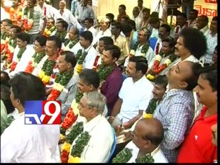 TTD employees tonsure heads for Samaikhyandhra
