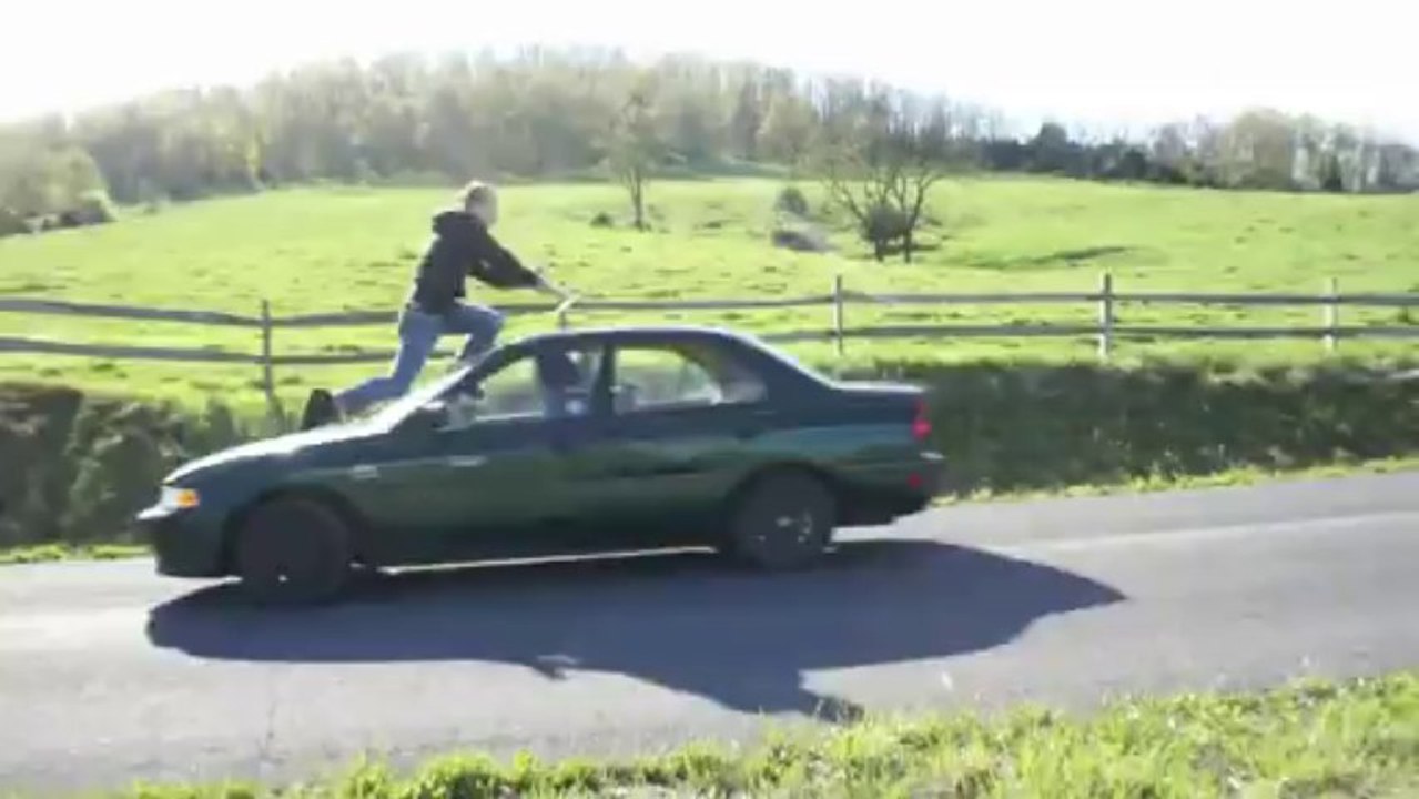 10 tentatives de saut par dessus une voiture