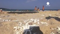 Bulgaria: schiuma sospetta sulla spiagga di Burgas