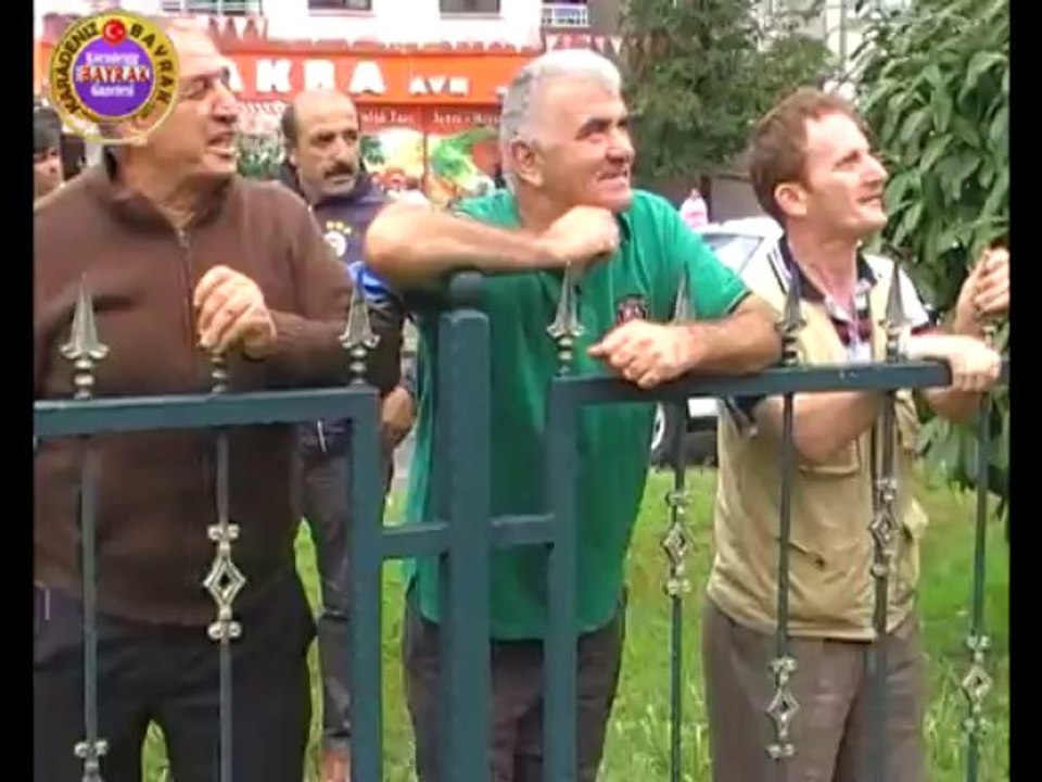 ORDU DA ÇATI YA ÇIKARAK EYLEM YAPTI