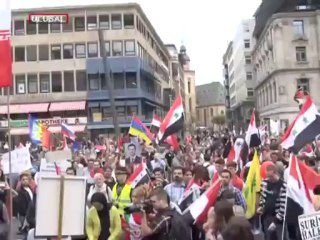 Frankfurt'ta binlerce anti emperyalist savaşa karşı